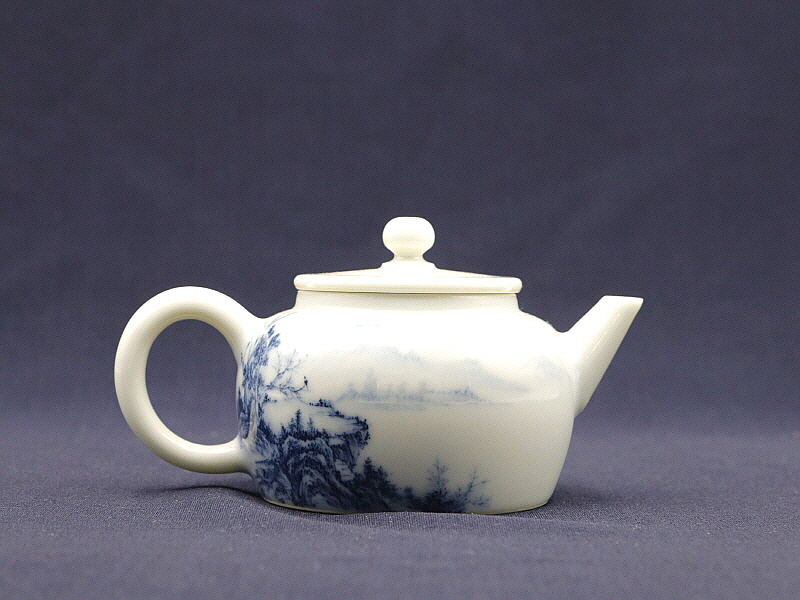 11. 청화 수묵담채 산수문