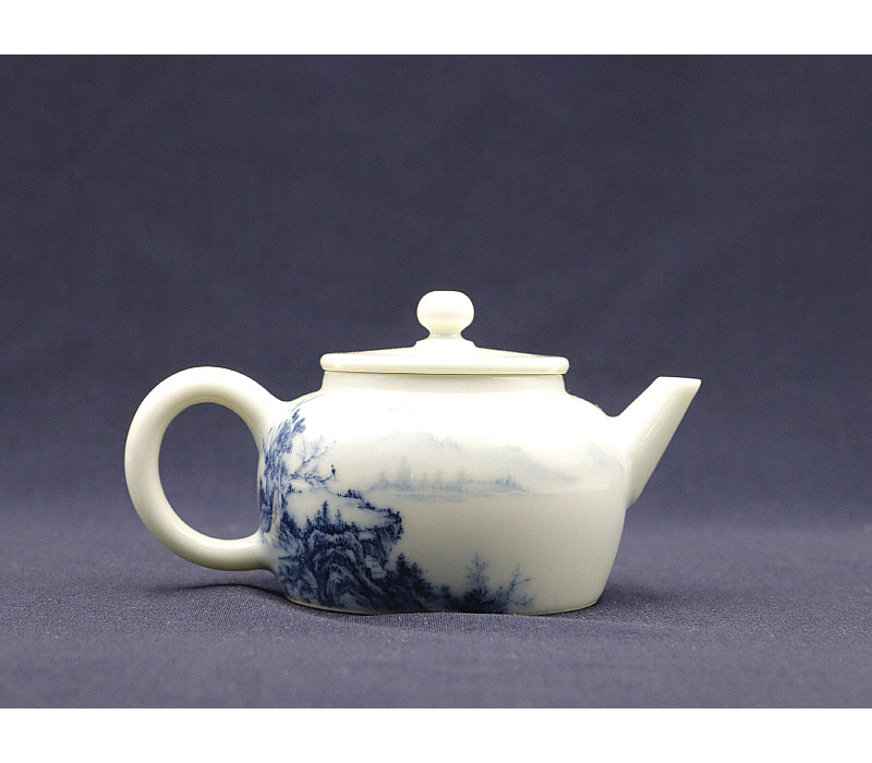 11. 청화 수묵담채 산수문