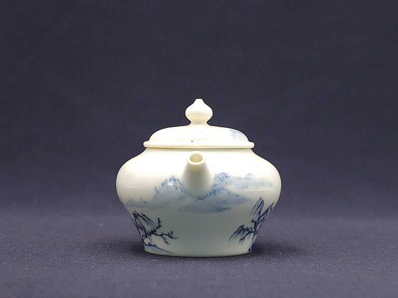 27. 청화 수묵담채 산수문