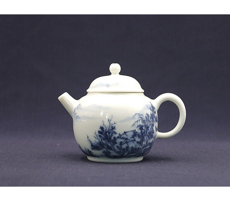 28. 청화 수묵담채 산수문