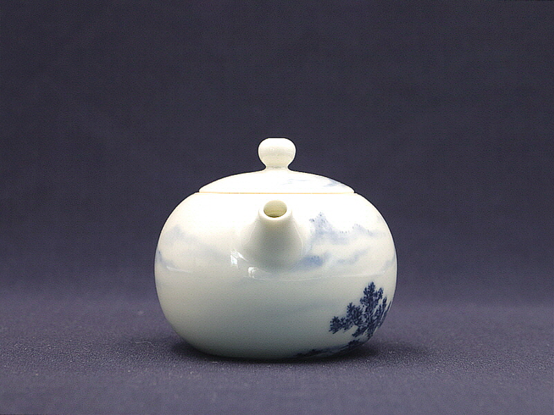 29. 청화 수묵담채 산수문