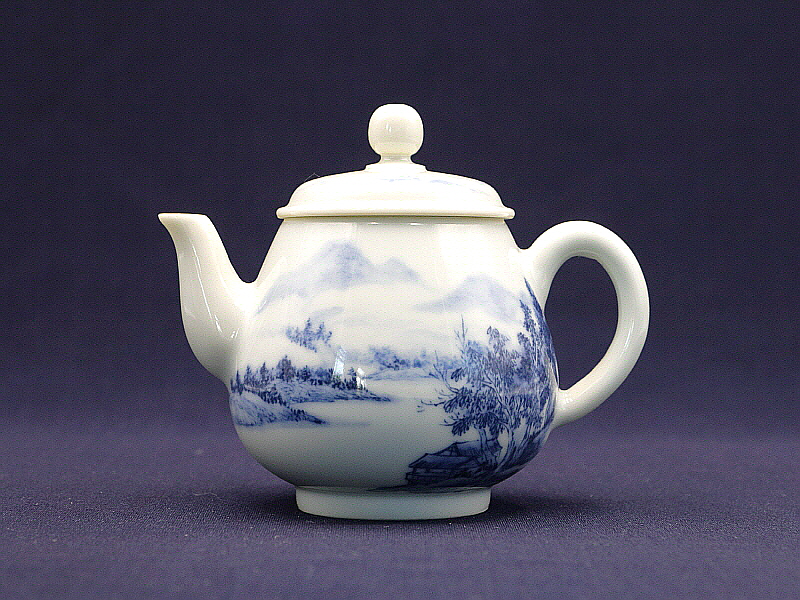 37. 청화 수묵담채 산수문