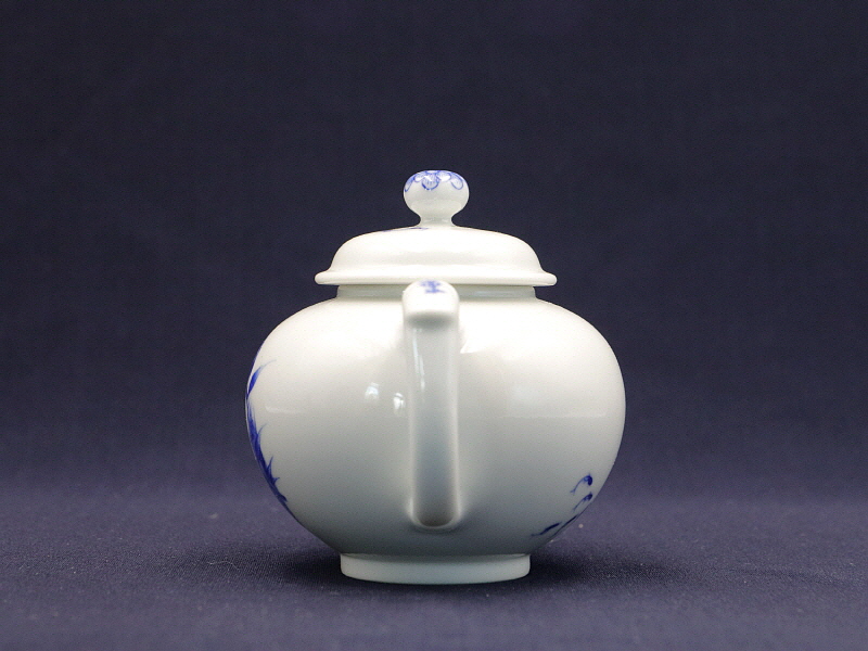 42. 청화 단취문