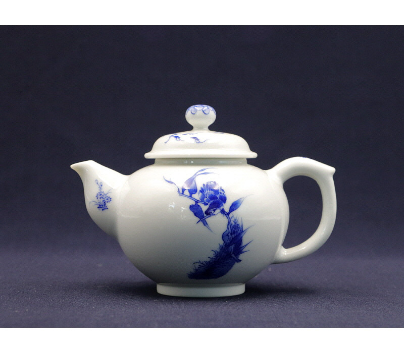 42. 청화 단취문