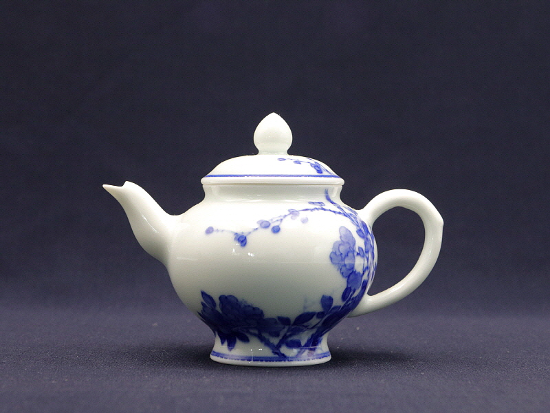 81. 청화 화회호