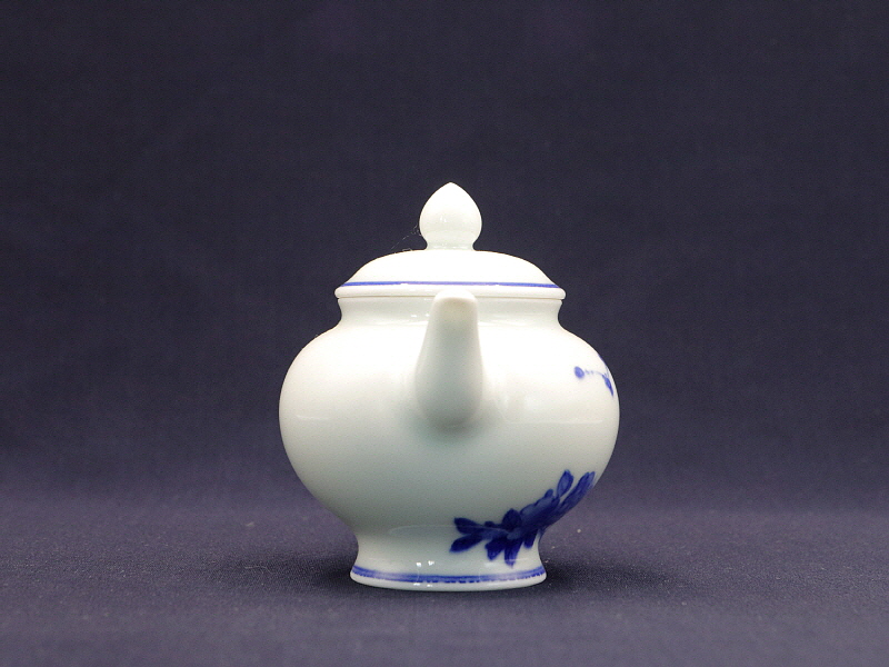 81. 청화 화회호