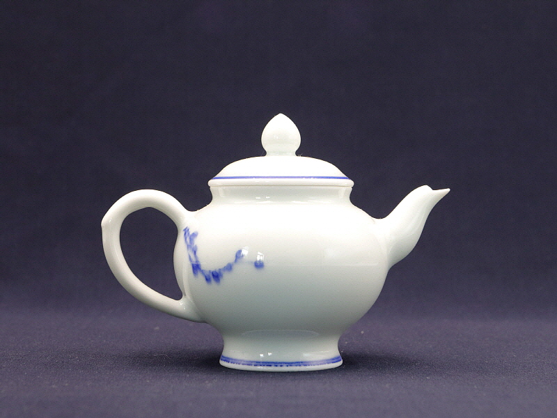 81. 청화 화회호