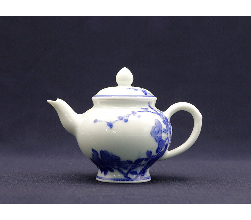 81. 청화 화회호