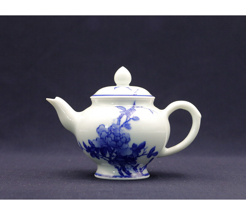 83. 청화 목단문