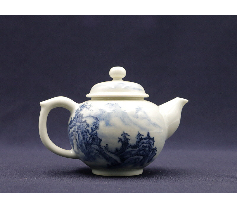 84. 청화 수묵담채산수문