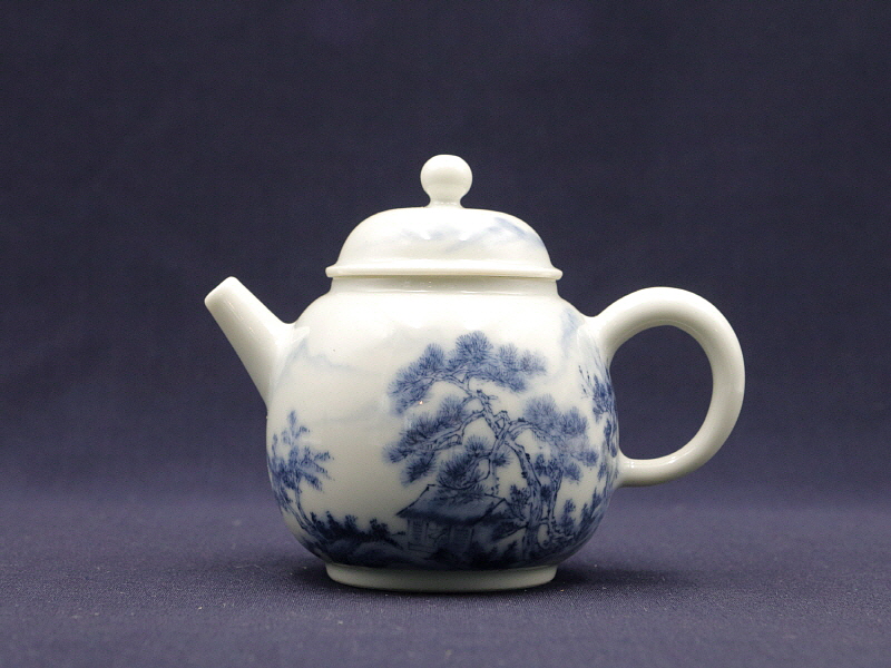 85. 청화 수묵담채산수문