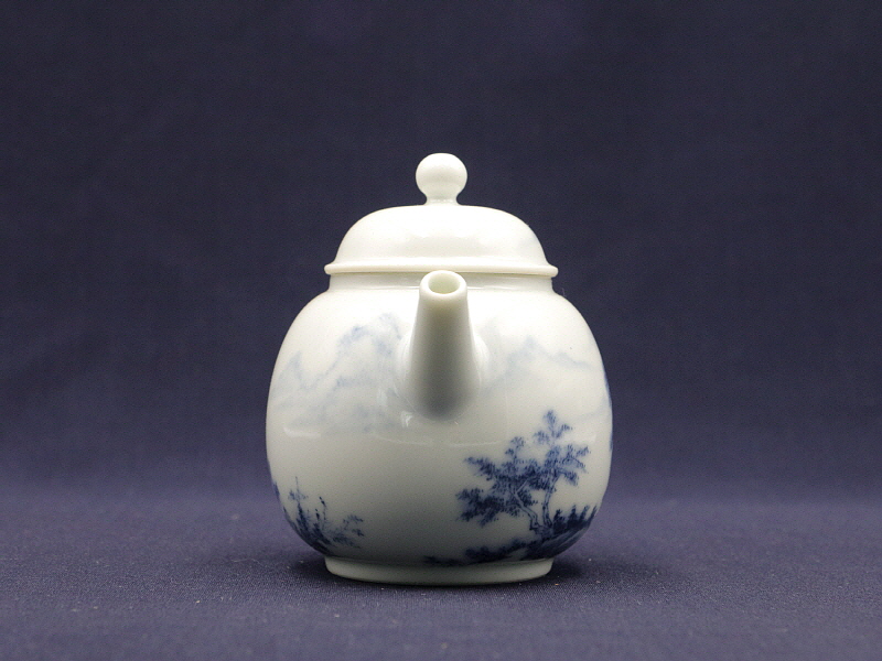 85. 청화 수묵담채산수문