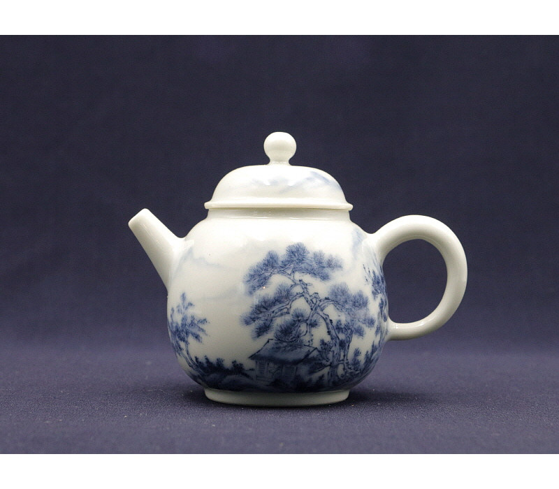 85. 청화 수묵담채산수문