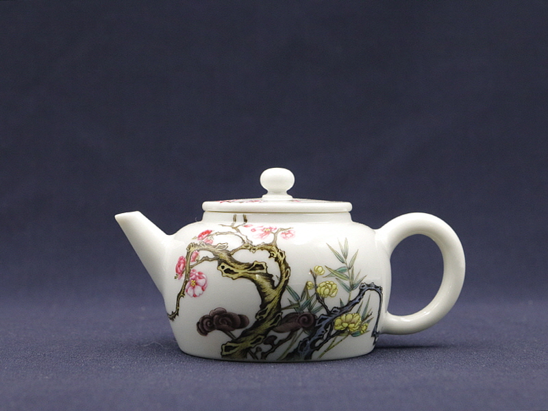 16. 법랑채 영지매난문