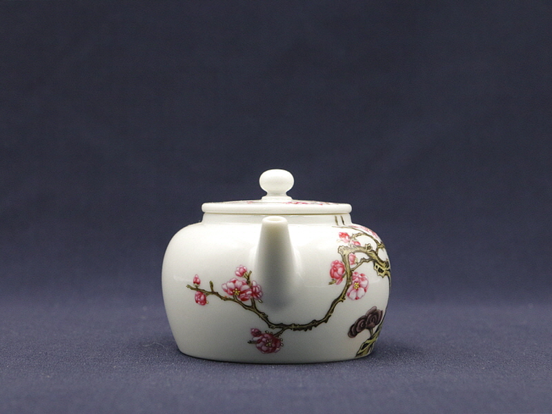 16. 법랑채 영지매난문