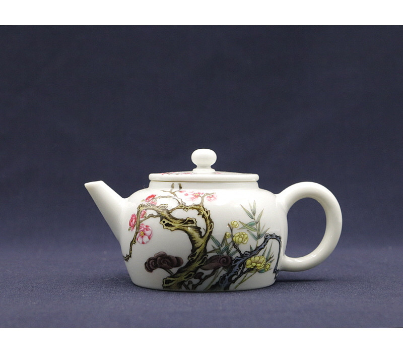 16. 법랑채 영지매난문