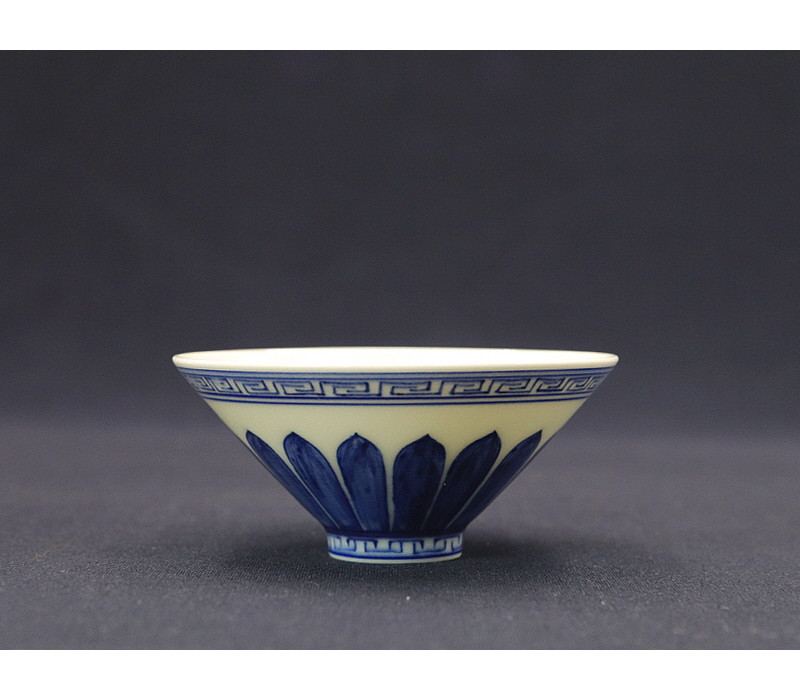 11. 청화 국판문두립배