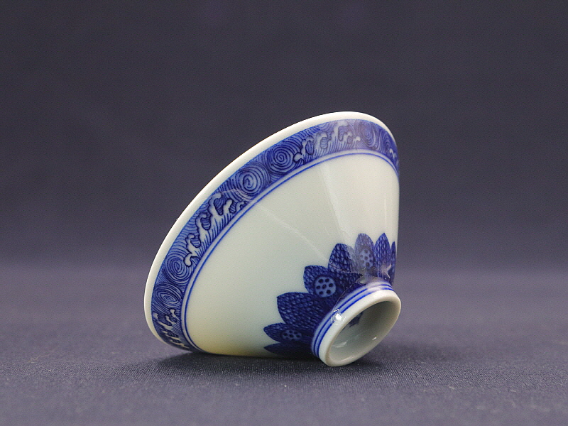 12. 청화 국판문두립배