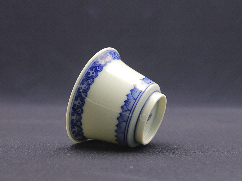 16. 청화 여의연판문