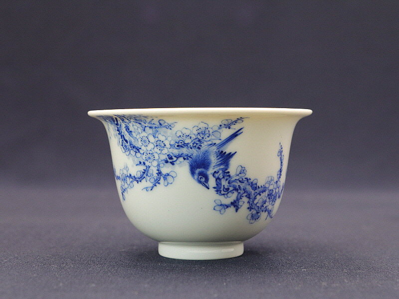 43. 청화 황리 매조문