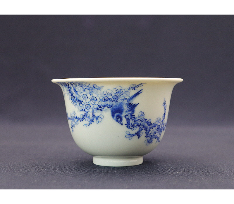 43. 청화 황리 매조문