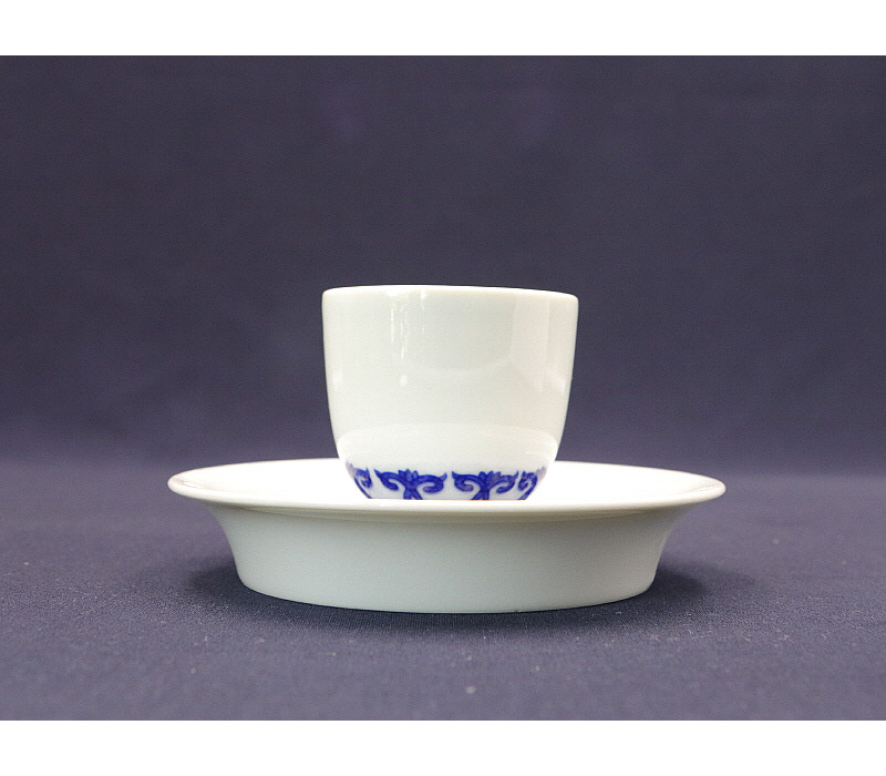 46. 청화 강희연화문잔탁문