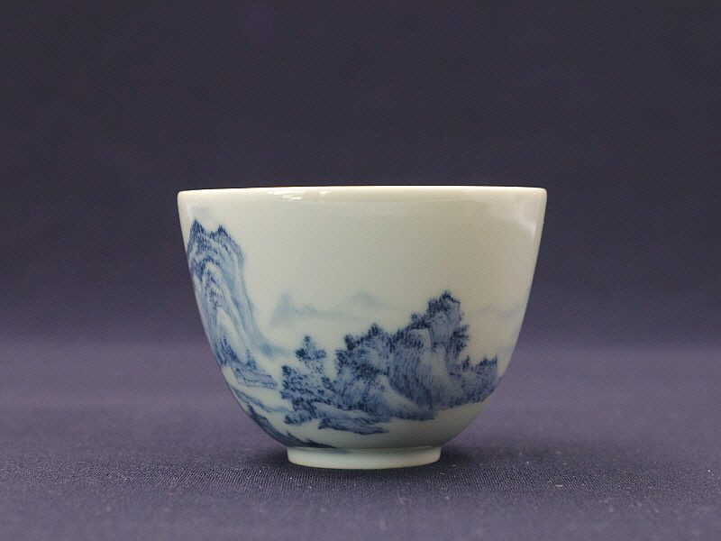 56. 청화 수묵담채산수문