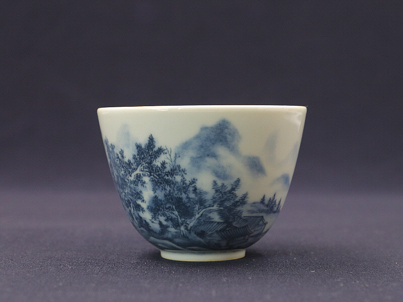 57. 청화 수묵담채산수문