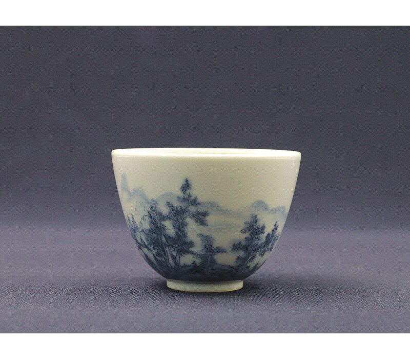 58. 청화 수묵담채산수문