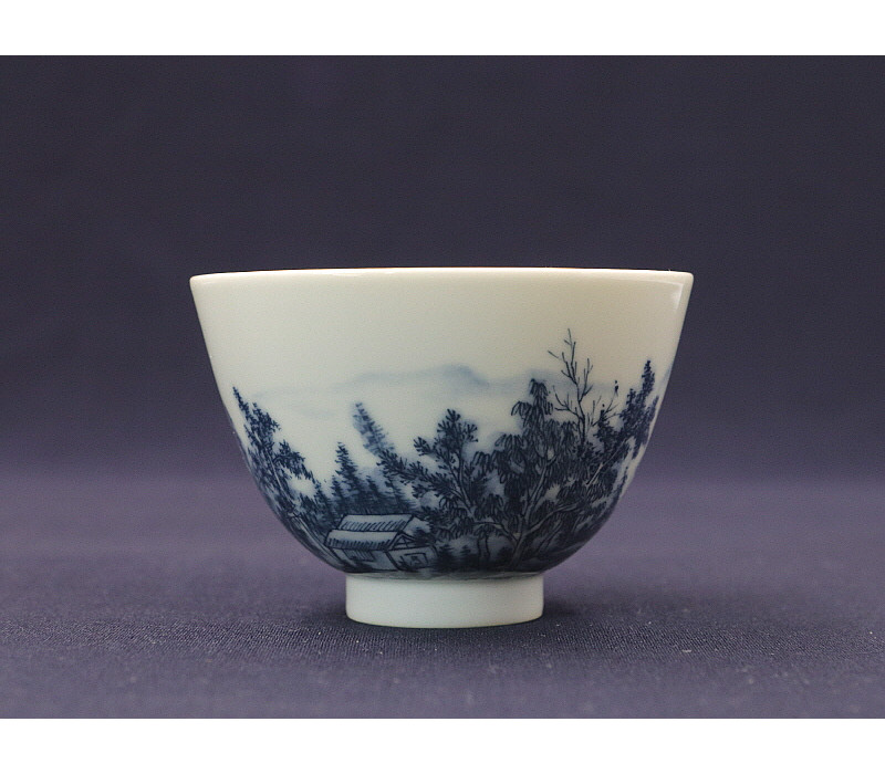 59. 청화 수묵담채산수문주인배