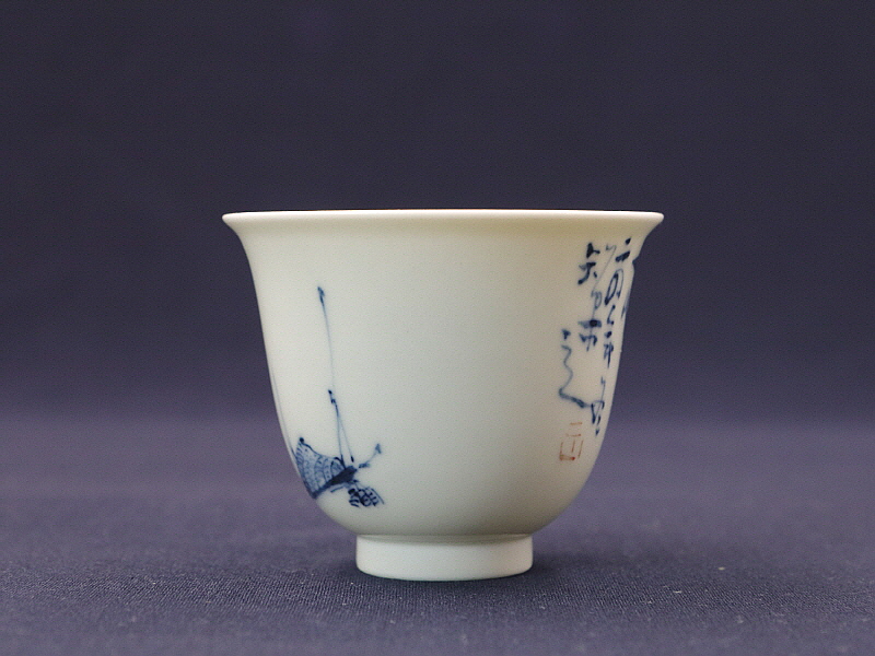 67. 청화 매조주문