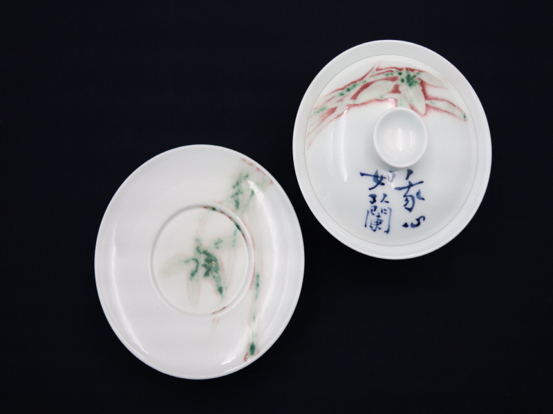 13. 청화유리홍 난화문