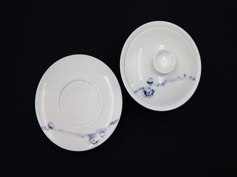 15. 청화유리홍 일지매문