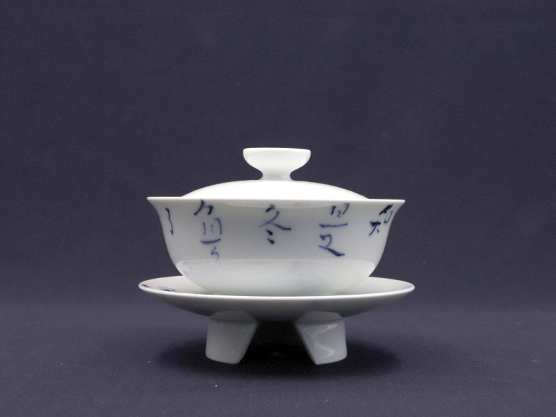 16. 청화유리홍 일지매문