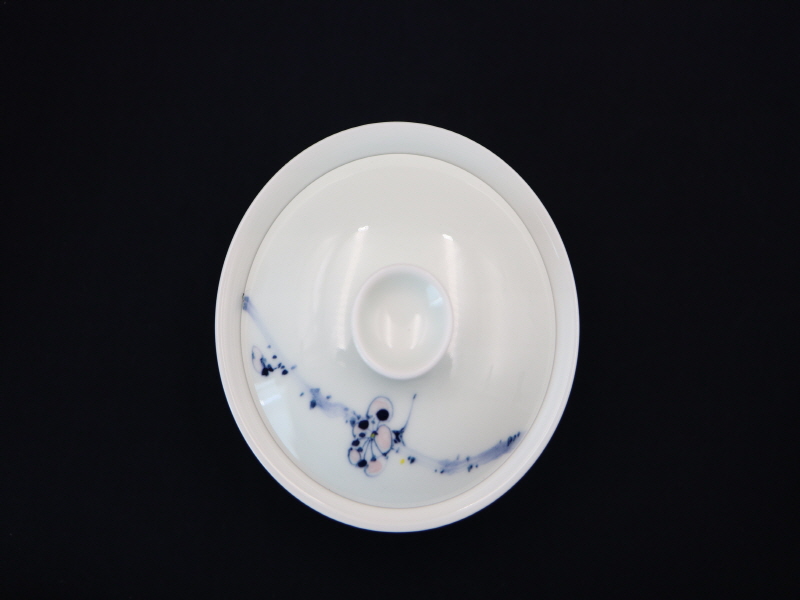 16. 청화유리홍 일지매문