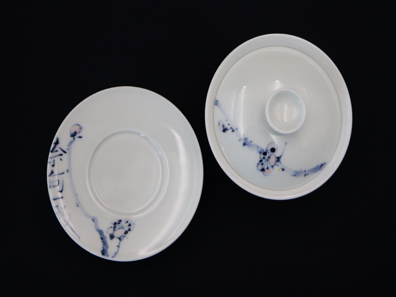 16. 청화유리홍 일지매문