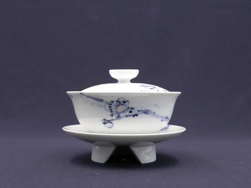 17. 청화유리홍 일지매문