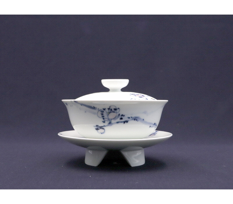 17. 청화유리홍 일지매문