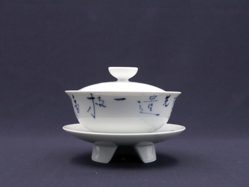 18. 청화유리홍 일지매문