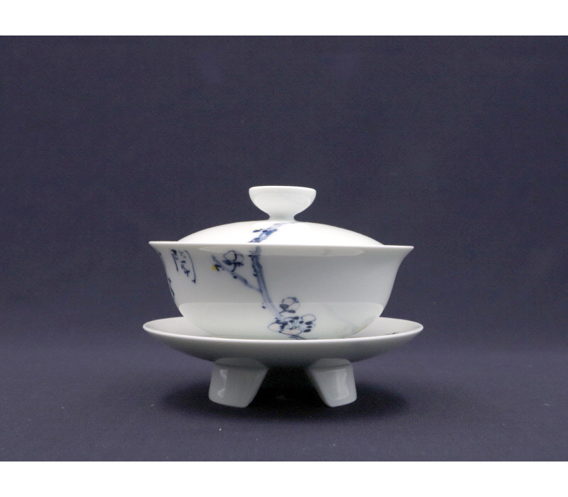 18. 청화유리홍 일지매문