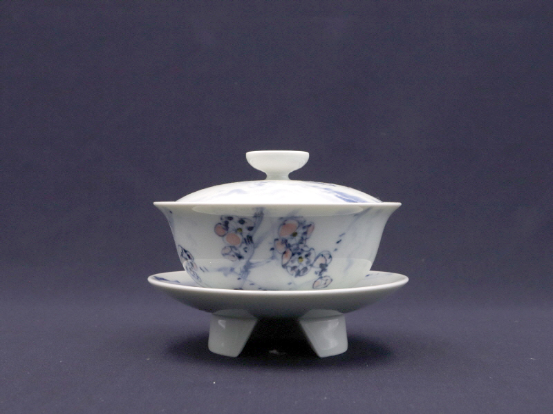 19. 청화유리홍 매문