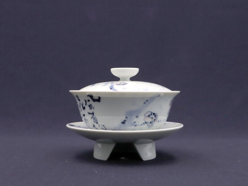 19. 청화유리홍 매문