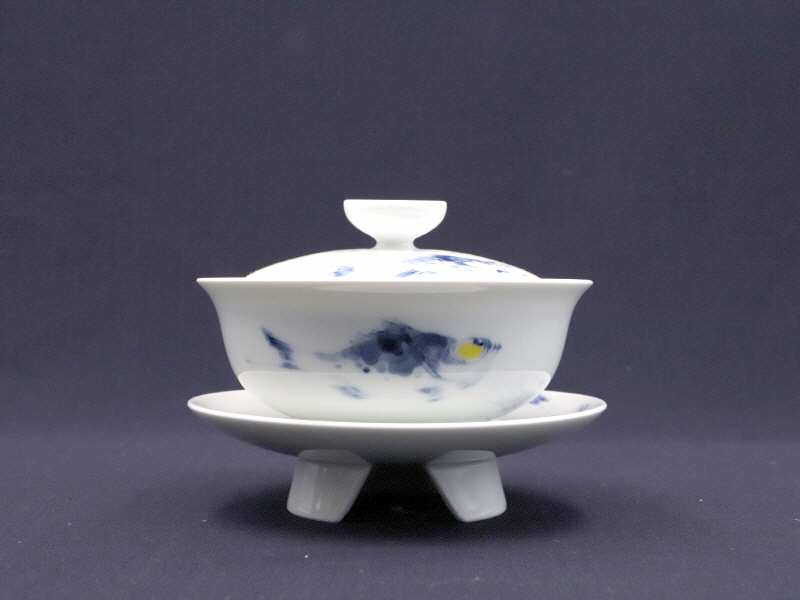 24. 청화유리홍 궐어문