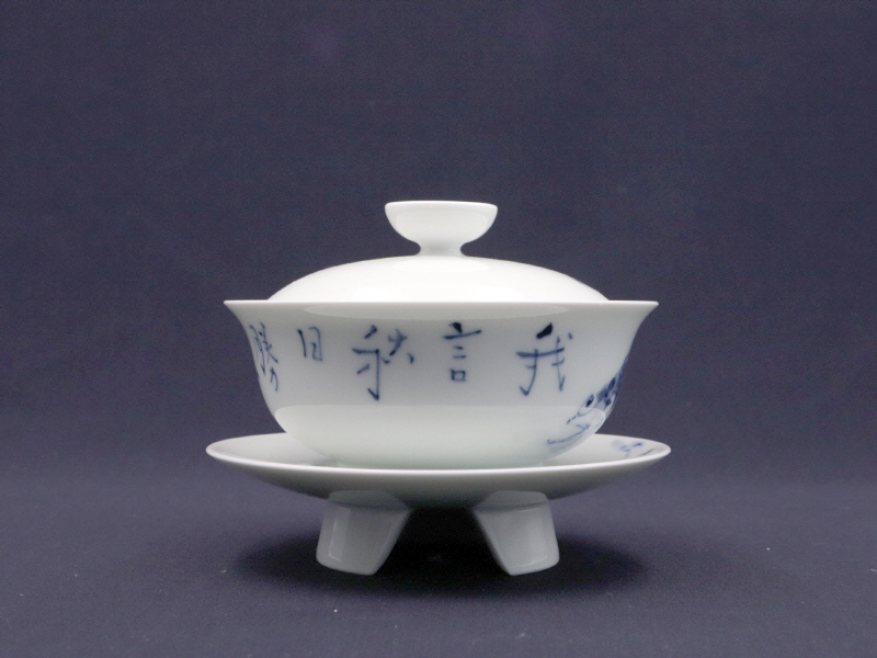 25. 청화유리홍 궐어문