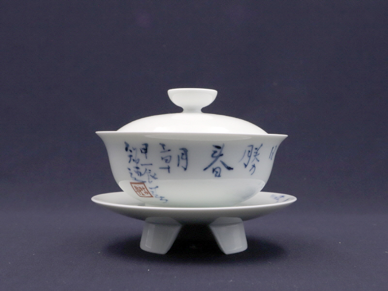 25. 청화유리홍 궐어문