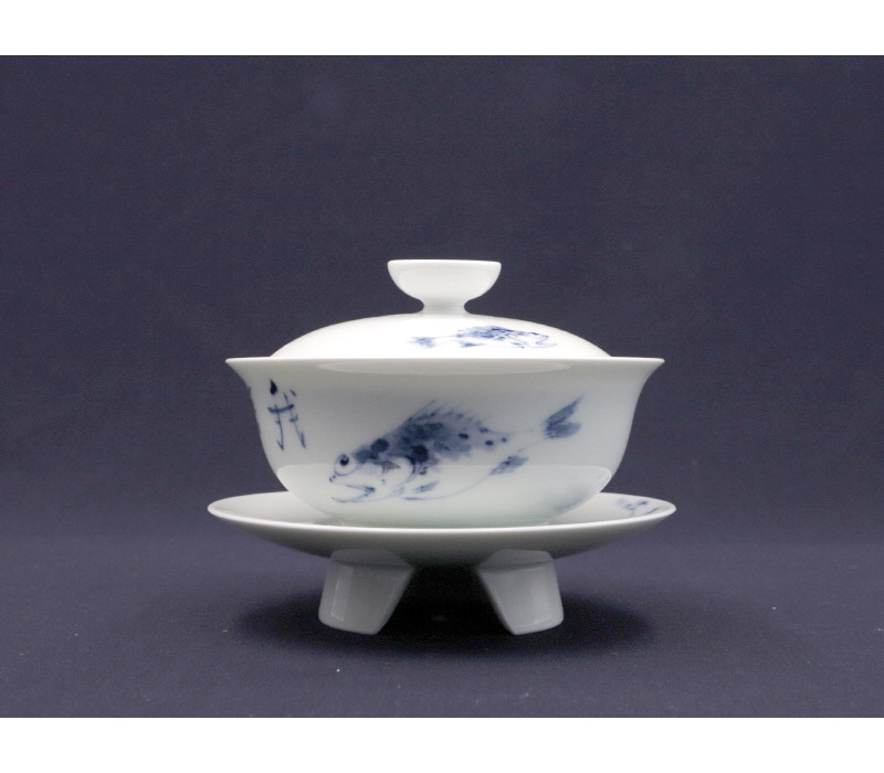 25. 청화유리홍 궐어문