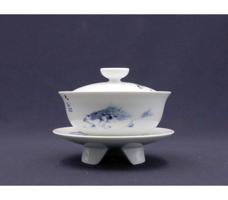 27. 청화유리홍 궐어문