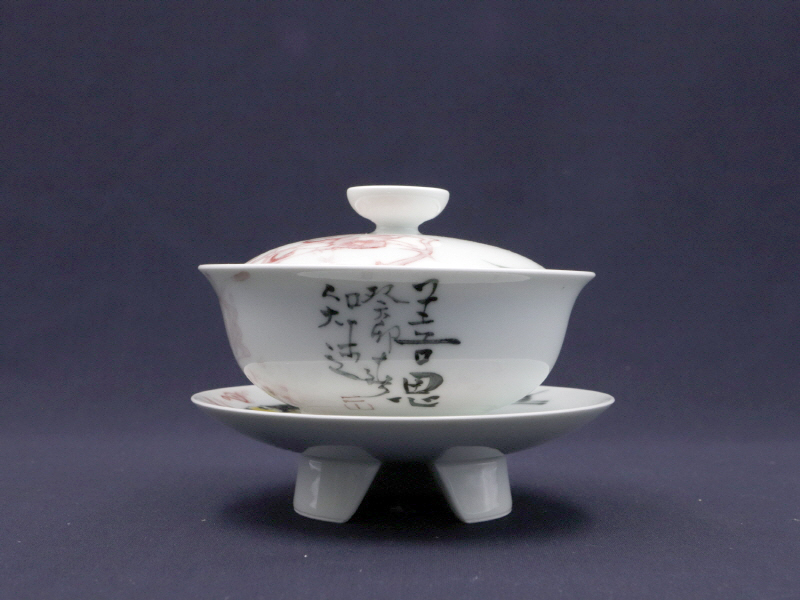 33. 청화 유리홍 궐어연문