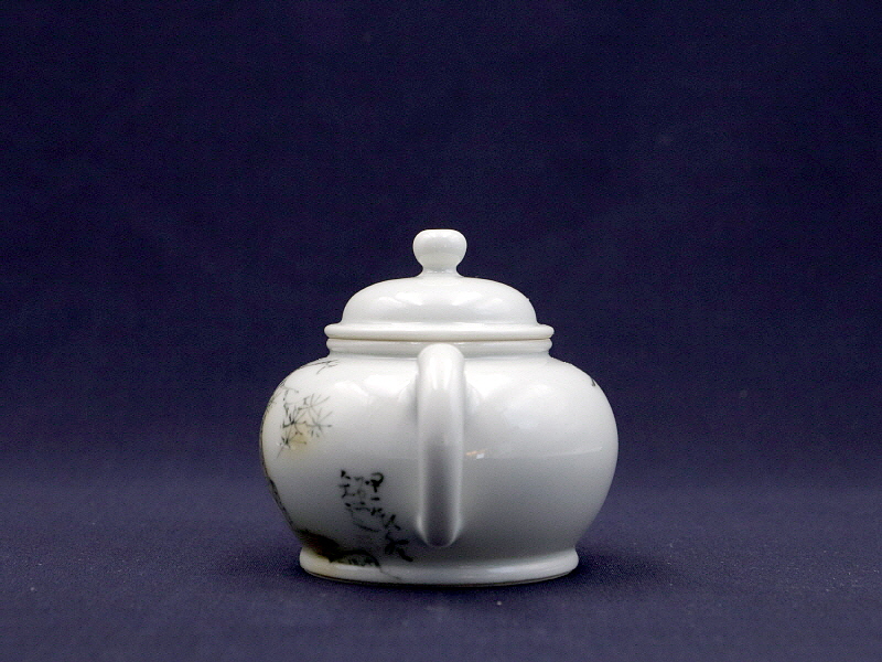 16. 청화유리홍 락은문