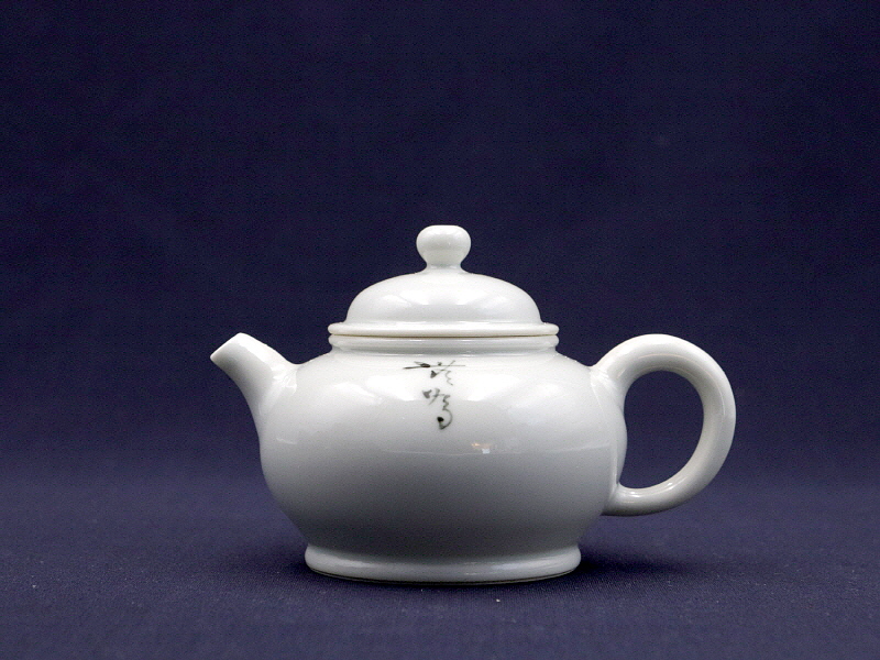 23. 청화유리홍 락은문